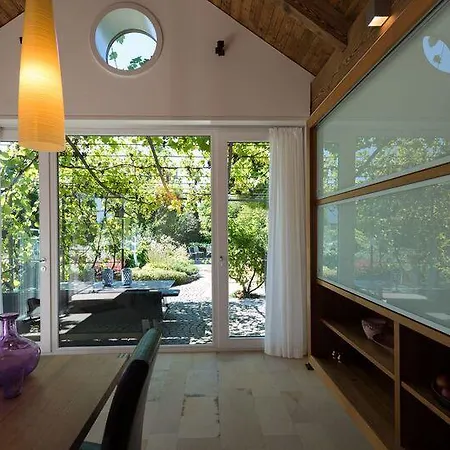 Ferienhaus Zur Weinlaube ドルンビルン