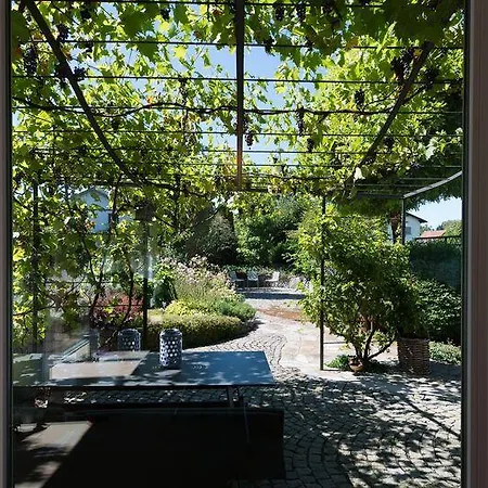 Ferienhaus Zur Weinlaube ドルンビルン