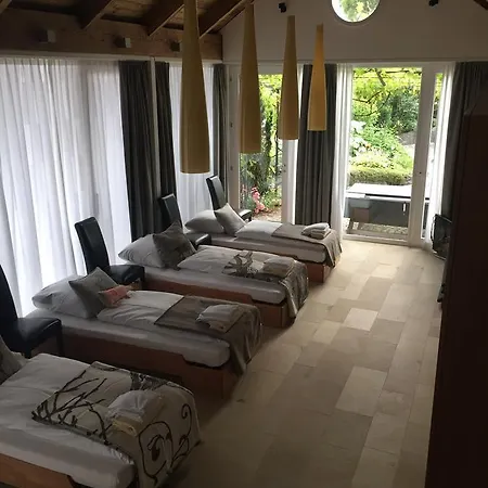 Ferienhaus Zur Weinlaube 別荘 ドルンビルン